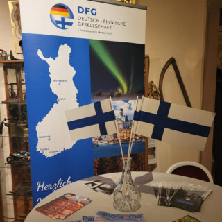 Heute Abend fand das Konzert der Deutsch-Finnische Gesellschaft Hessen in Kooperation mit uns im Museum Castellum statt. Zu Gast war das Folkduo CIENNA mit Kantele-Künstlerin Senni Eskelinen und die Sängerin Kaisa Leskinen. Die DFG versorgte die über 70 Konzertbesucher mit finnischen Spezialitäten.
#Kastel #Mainz #Wiesbaden #DFG #Finnland #MuseumCastellum #Reduit #HeimatgeschichteErLeben #TeamHeimatforscher